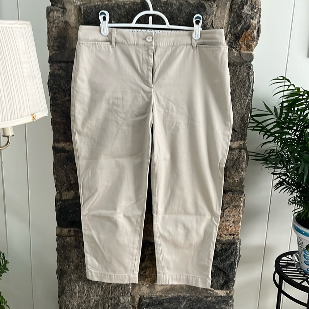 WOMENS SIZE 10P PERFECT CROP PANT FROM TALBOTS, KHAKI COLOR